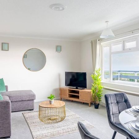 Breath Taking Sea View 2 Bedroom Sleeps 6- Parking 伯恩茅斯 外观 照片