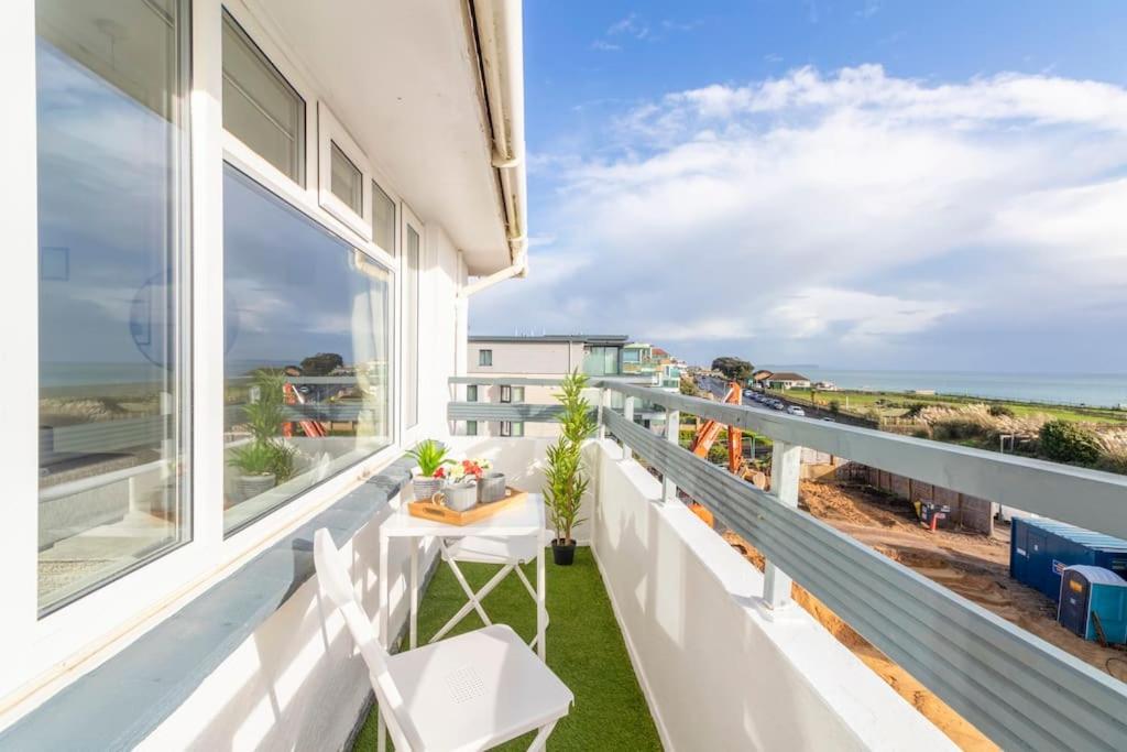 Breath Taking Sea View 2 Bedroom Sleeps 6- Parking 伯恩茅斯 外观 照片