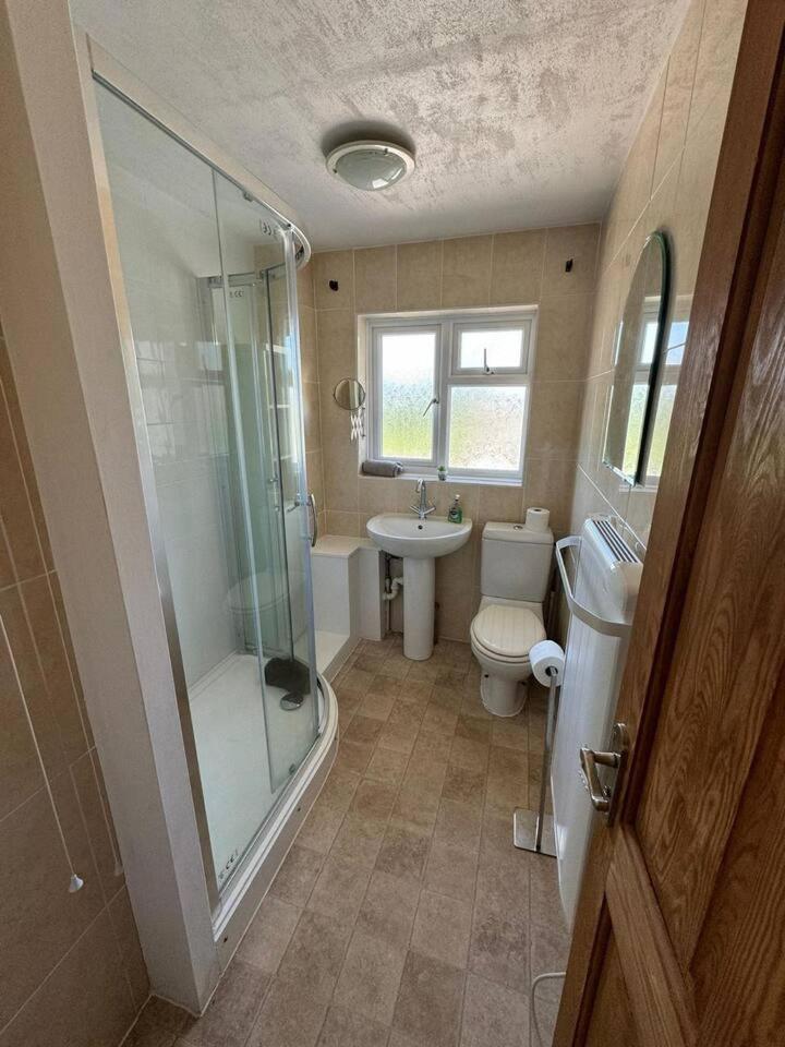 Breath Taking Sea View 2 Bedroom Sleeps 6- Parking 伯恩茅斯 外观 照片